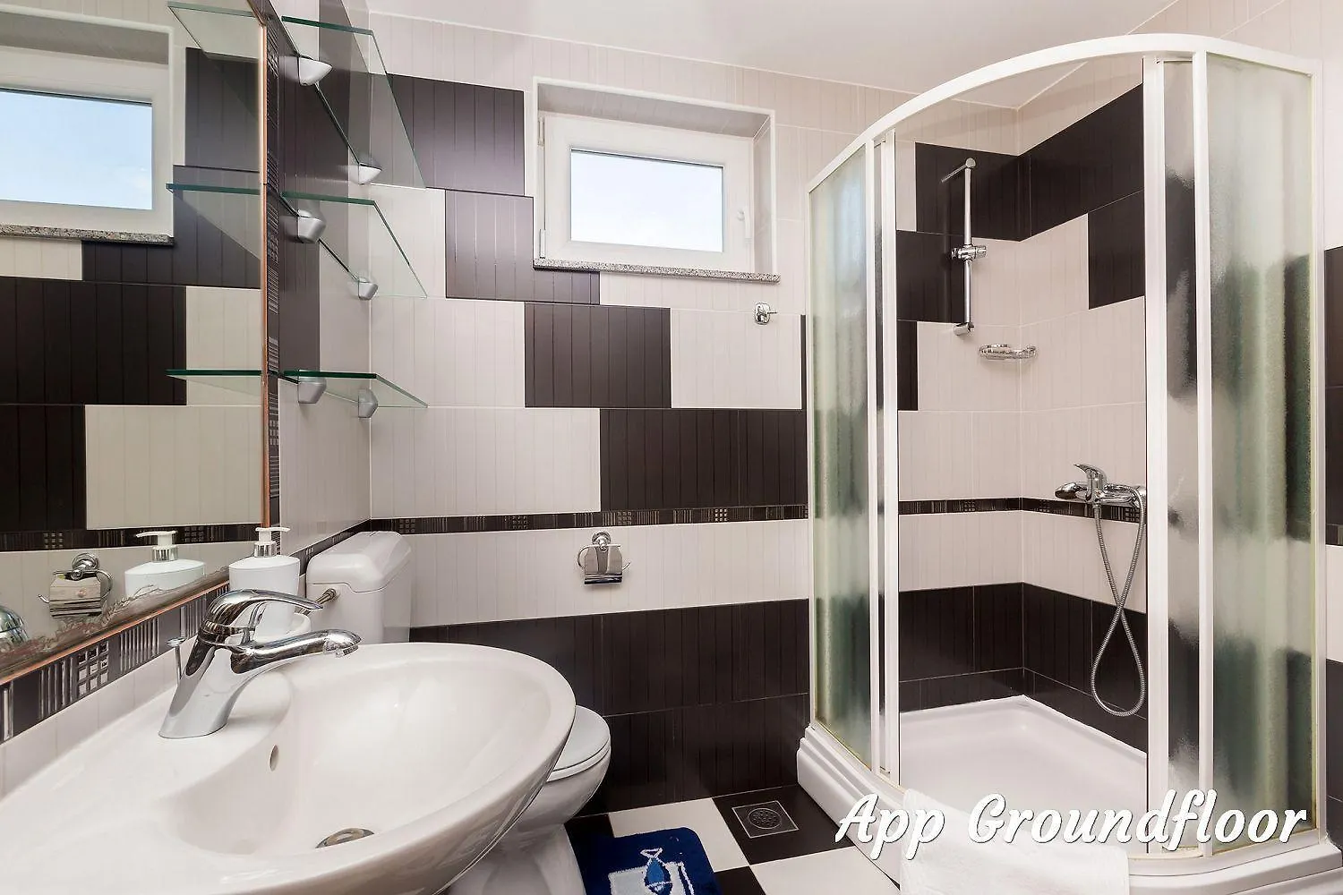 Grosses Apartment 300 Meter Zum Strand Baska